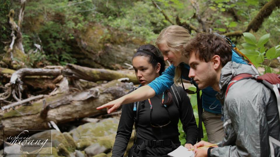 Suzanne (center) with undergrads Katie Kobashi and Cody Schaaf spotting O mykiss in Fox Creek